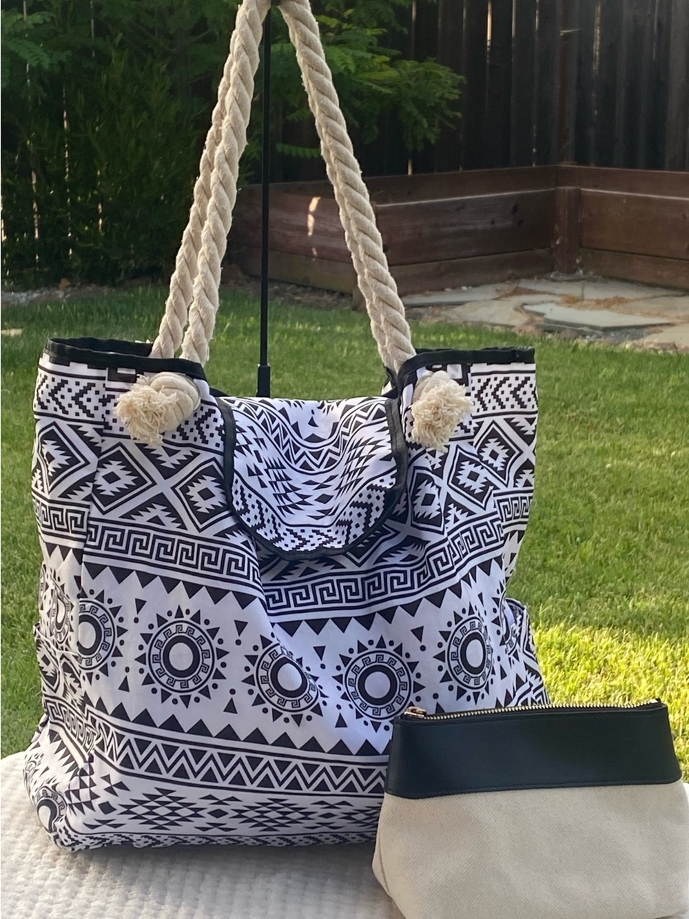 🎉Black & White Geometric Tote Bag w/Rope Handles & Canvas w/ leather trim pouch